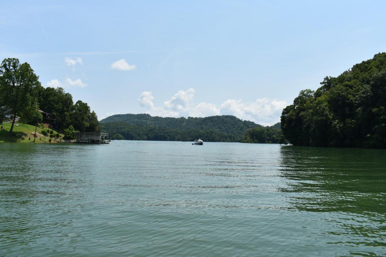 Tree Top Lodge - Gorgeous Lake Cabin With Hot Tub & Magnificent Views Of Forests And Mountains! Cabin บัทเลอร์ ภายนอก รูปภาพ